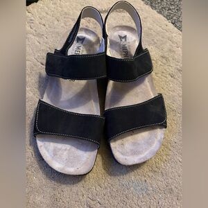 Mephisto Women’s Sandals ( color - black)